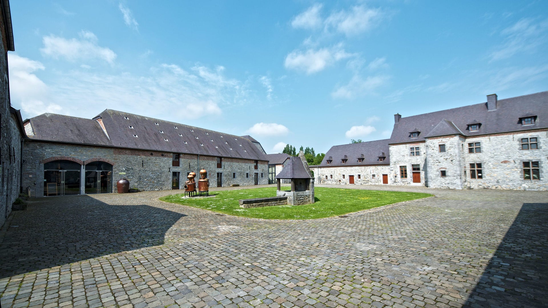 Charger la vidéo : visit Distillerie de Biercée